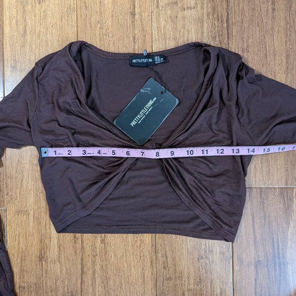 PrettyLittleThing Jersey Knot Front Long Sleeve Crop Top - Picture 8 of 11